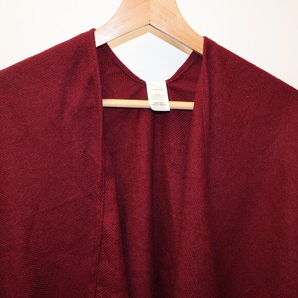 100 % Acrylic Cape Fringe Bottom Open Front Cranberry One Size - Picture 12 of 16